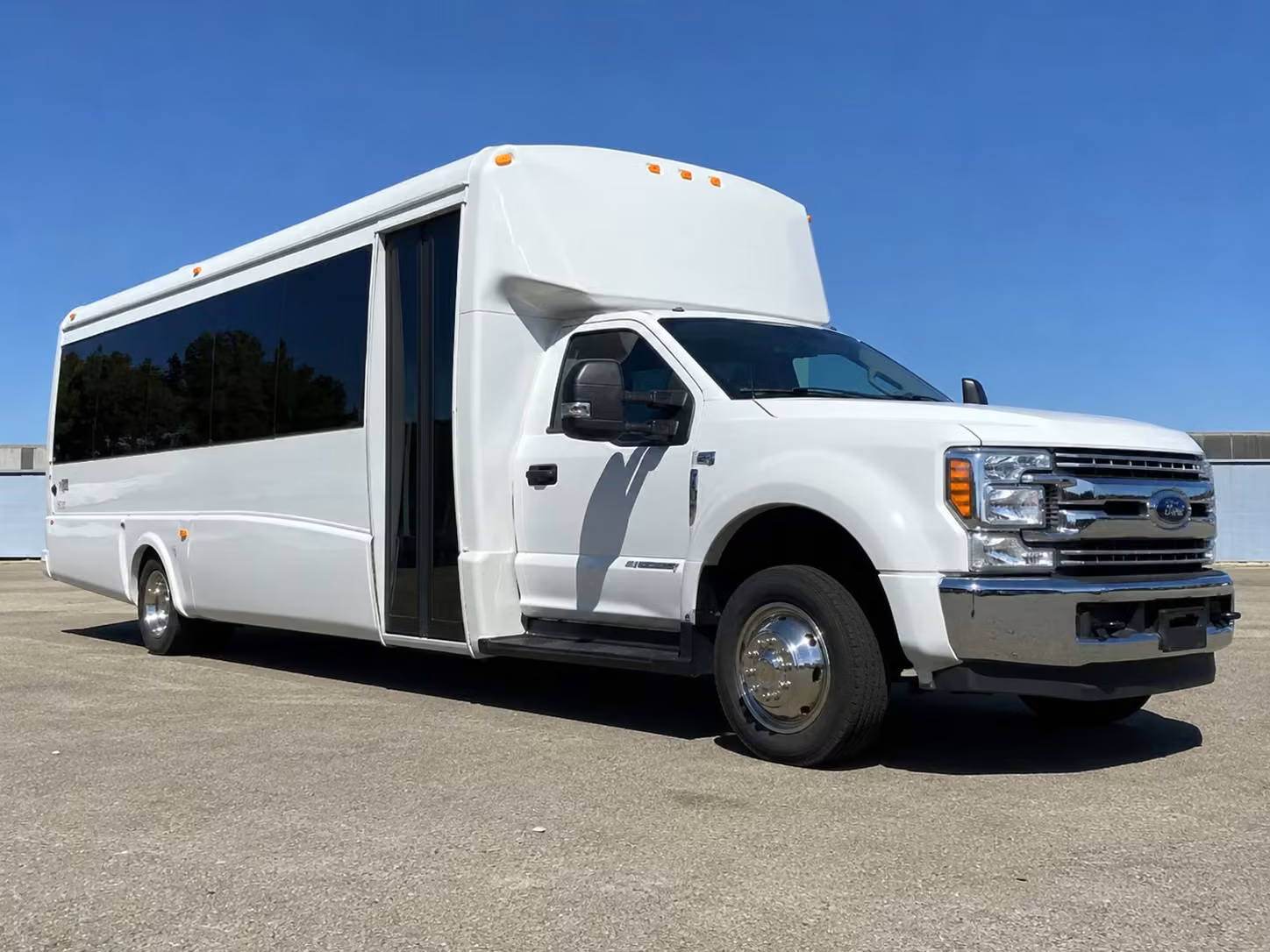 bridal party minibus rentals in lansing michigan